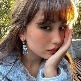 原创设计水晶方形耳环重工轻奢高级感小众设计2024新款银针耳饰女