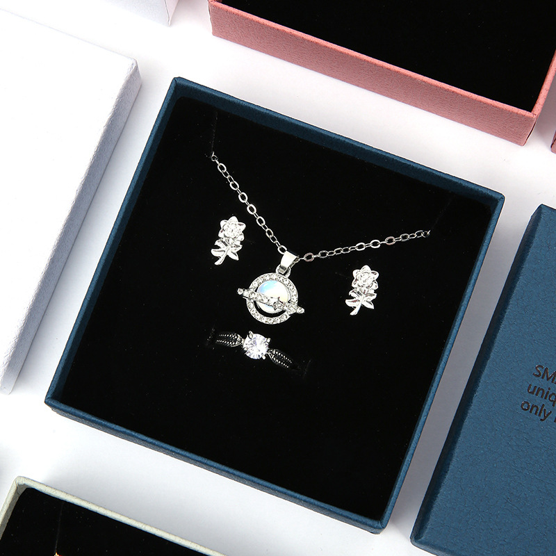 Caja de cubierta de papel duro en el lugar Collar pendientes anillo joyas Caja de embalaje de joyas Caja de joyas de alta calidad