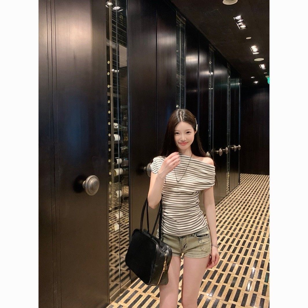 Striped Off-Shoulder Asymmetrical Neck Short-Sleeve T-Shirt for Women, Summer Hot Style, Spicy Pure Desire Style, Slimming and Elegant Top, Trendy