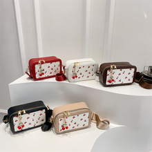 ���l���������LС����Ů��2025���¿����ײɫ�μ�����玧б���