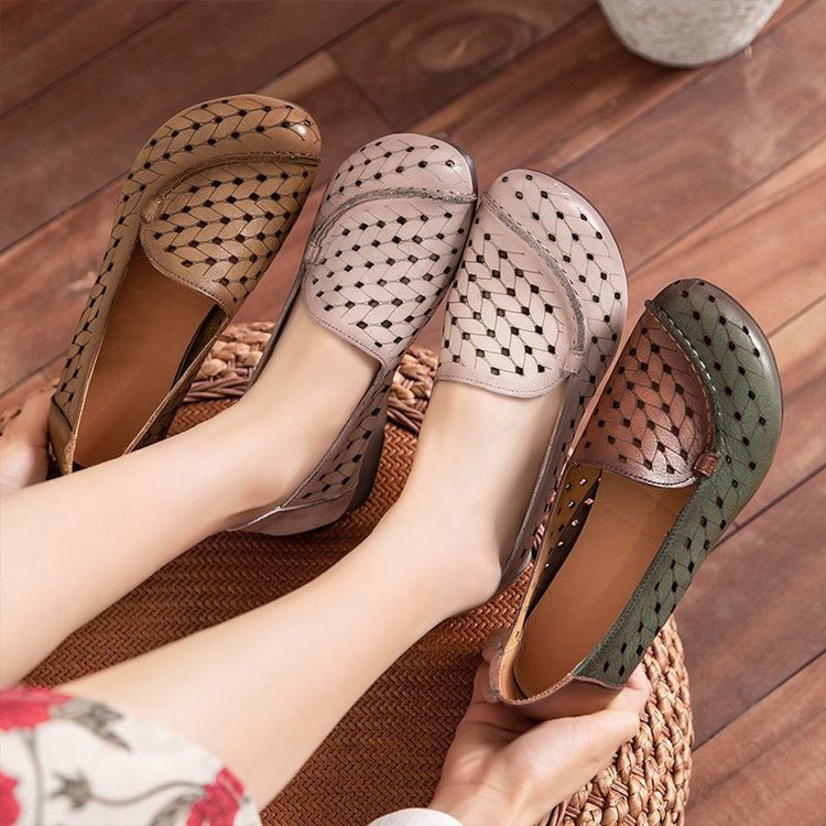 Fashionable “mom shoes” made of soft leather