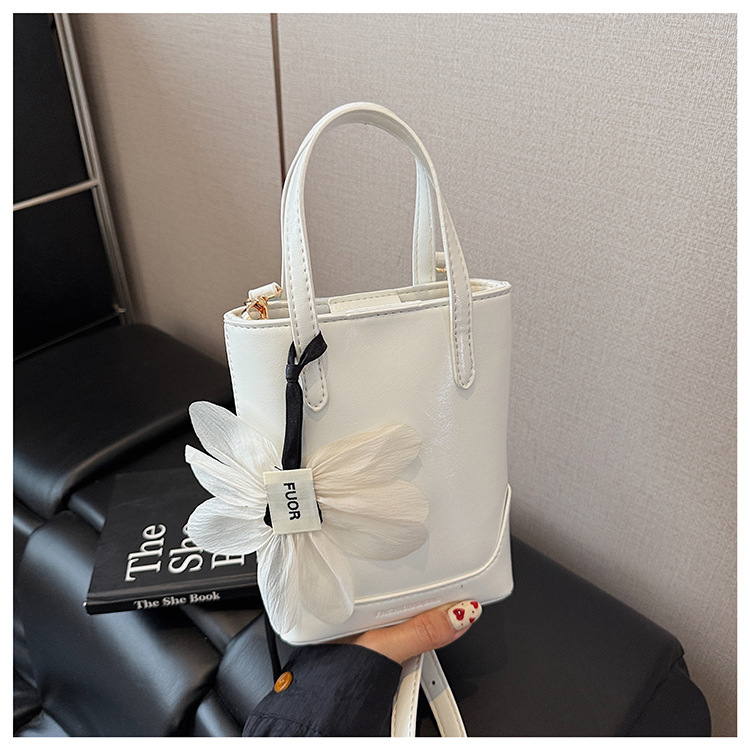 Fashionable and high-quality hand-held small bag for women, 2025 new summer Instagram versatile phone bag, Korean style trendy crossbody bag undefined