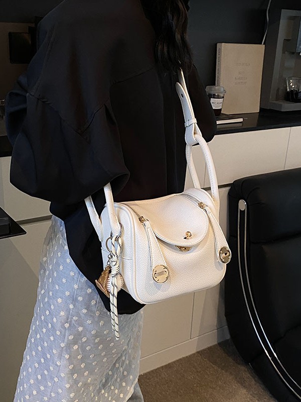 Bolsa de almohada portátil de alta sensación para mujeres 2025 nuevo estilo transfronterizo de moda coreana lichi mochila de hombro