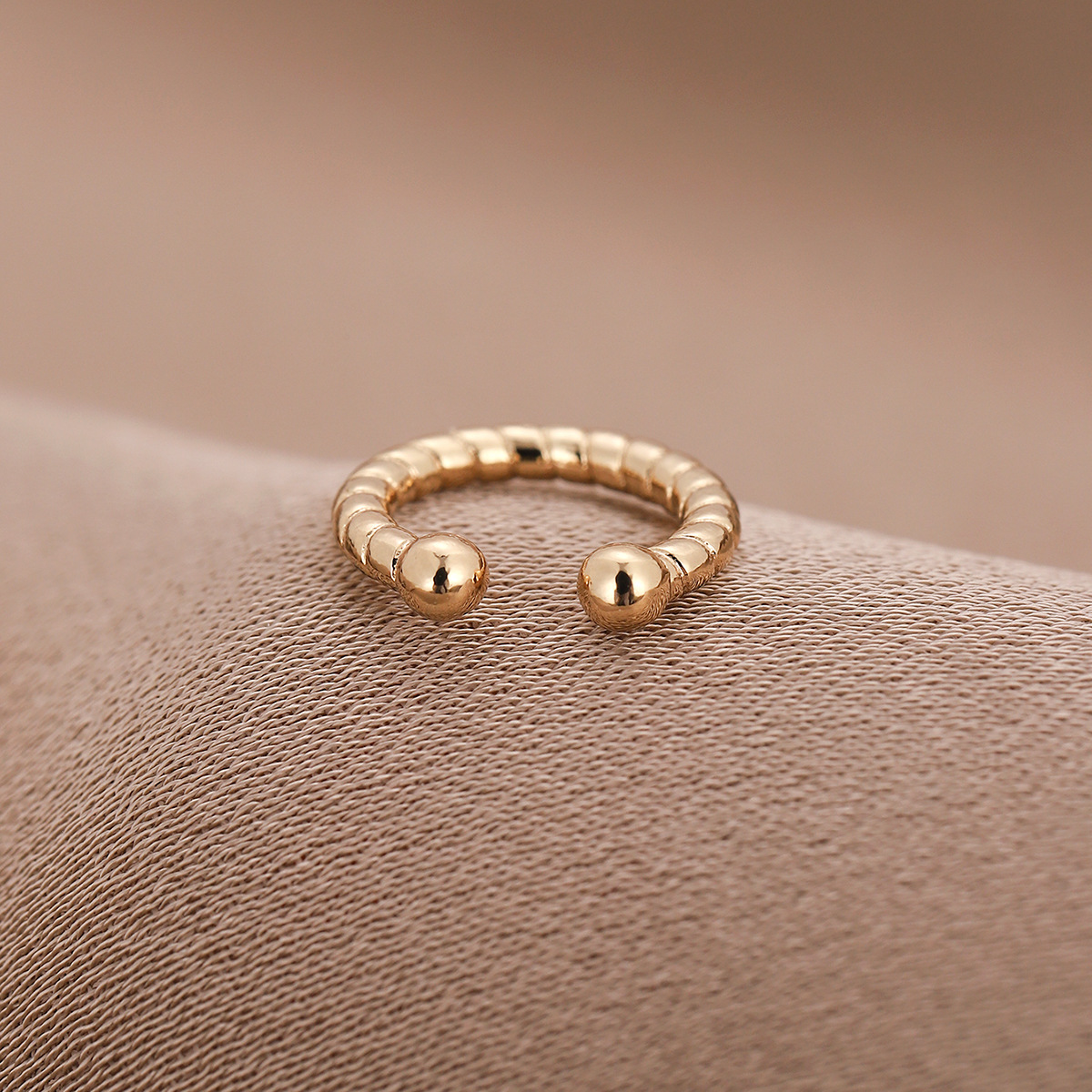 Estilo coreano personalizado pendientes simples de alta calidad en forma de U irregular clip de oreja cuadrada simple clip de hueso de oreja sin oreja al por mayor