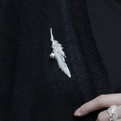 原创羽毛胸针小众独特简约设计轻奢ins时尚百搭送女友闺蜜款