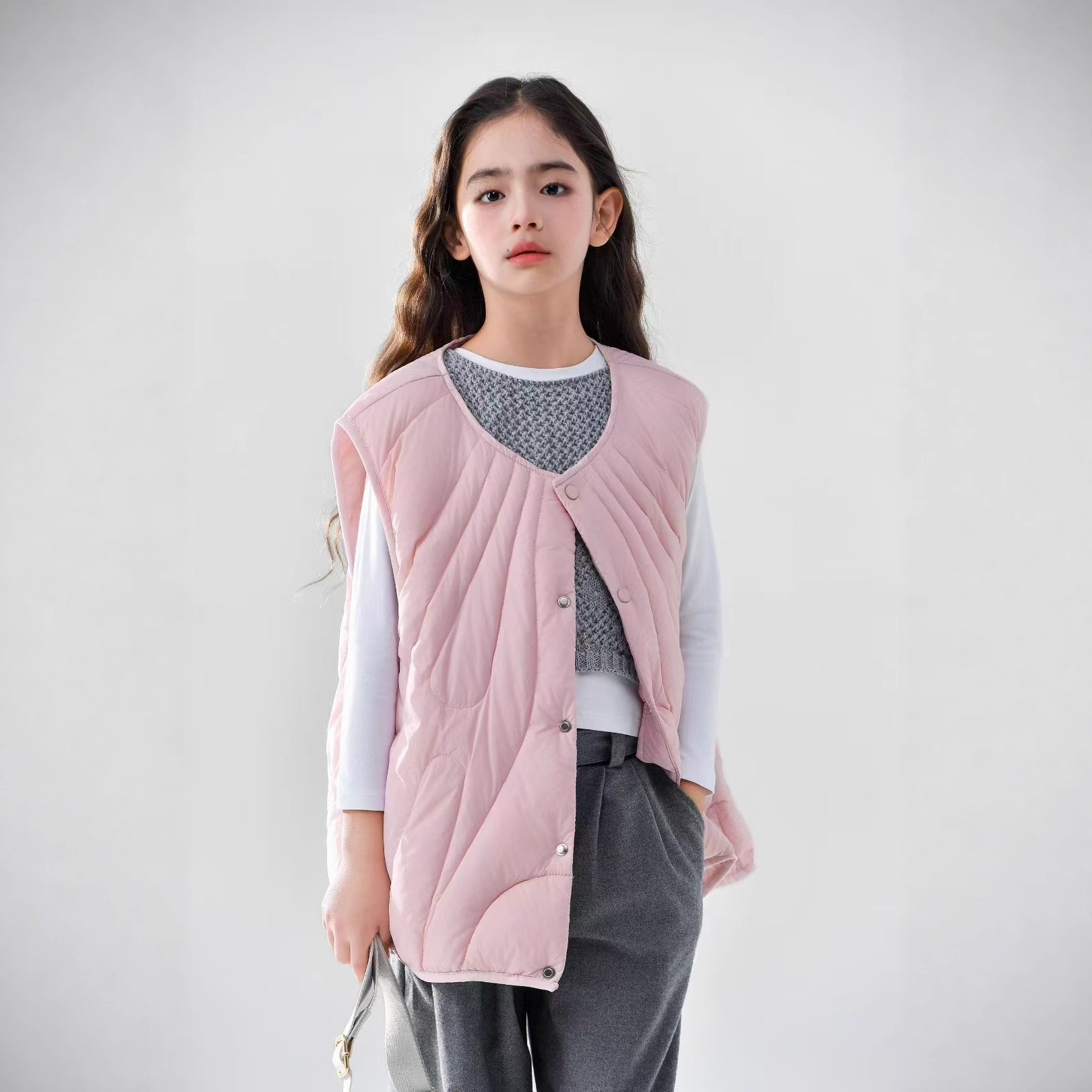 New cross-border children's down vest, lightweight inner lining, suitable for medium and large children, can be worn as outerwear in autumn and winter, short style.