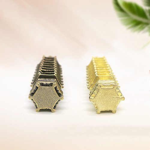 Pure copper nine-story pagoda Wenchang Pagoda Retro brass Leifeng Pagoda key chain pendant Car key chain pendant