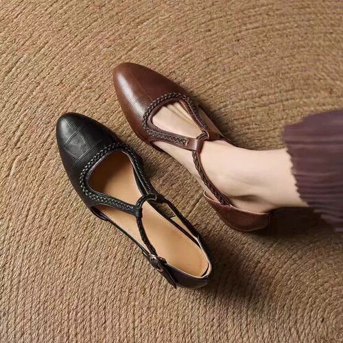 French-style vintage leather hollow-out pumps, small leather shoes, summer new arrival—soft leather pointed-toe cross-strap closed-toe sandals for women