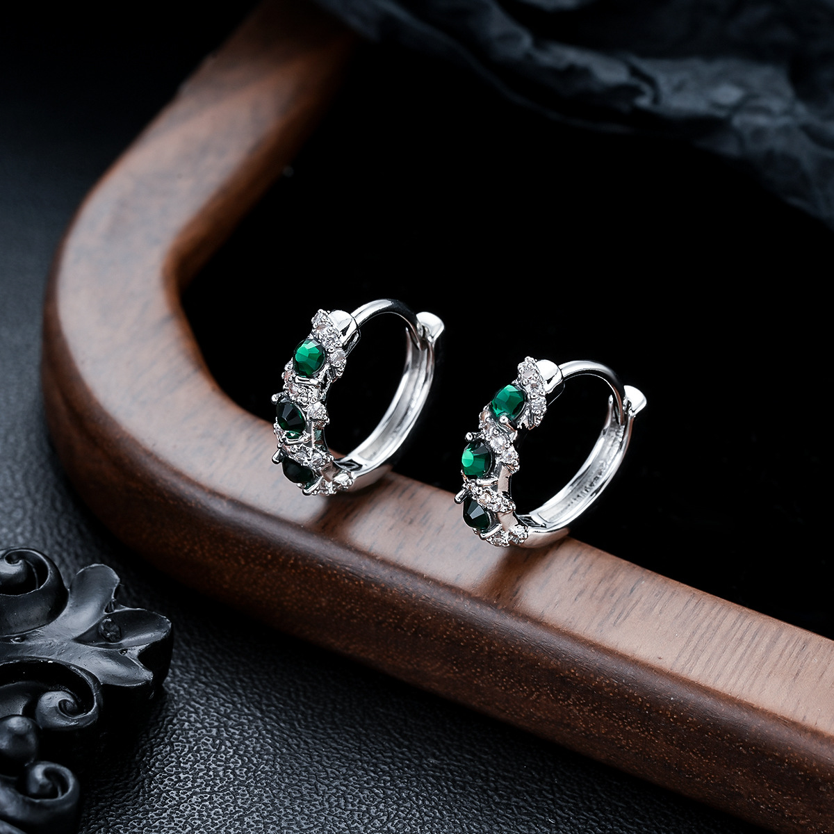 Orecchini a clip con diamanti da uomo, alla moda, di tendenza, con zirconi, per donna, con luce smeraldo, lussuosi e di alta gamma._voghion.com