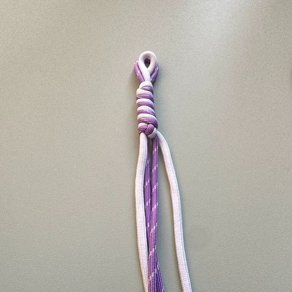 E16 knot purple with white