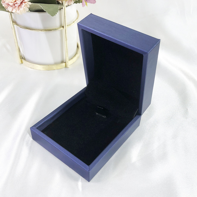 Pendant box.jpg