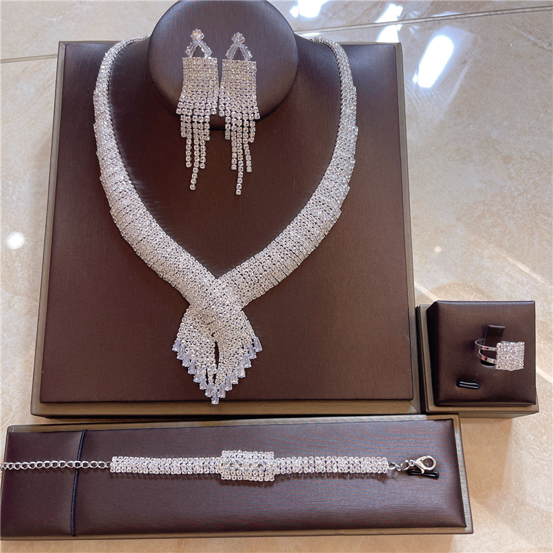 Luxury Rhinestone Necklace And Round Earrings Set For Bride_voghion.com