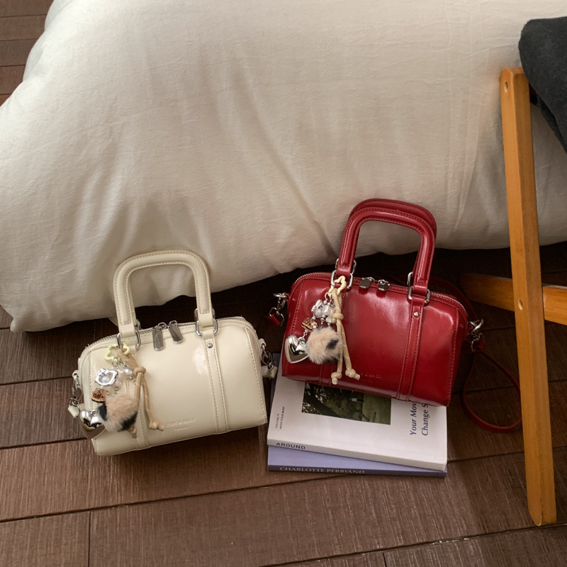 Bolsa de almohada de nicho de textura femenina 2026 nuevo tipo de mochila portátil de moda coreana simple bolso de viaje diario image 1