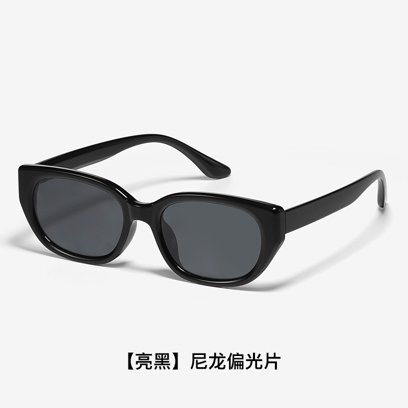 gafas polarizadas de nylon, gafas de sol especiales de vacaciones, gafas de sol de alta definición, nuevas moda en stock image 7