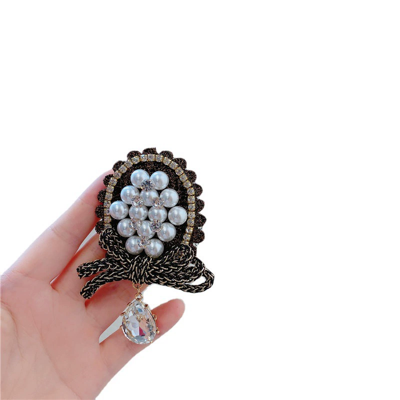 Retro trend trench coat, elegant accessory, brooch, pin, Chanel style