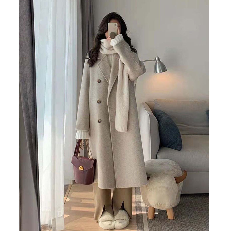 2025 New Woolen Outwear for Women in Autumn and Winter, Hepburn Style Thickeneded Mid-Length Oatmeal Woolen Outwear for Small People