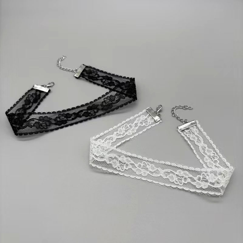 Short lace black and white choker for women, light luxury style lace collar necklace, women's clavicle chain accessory