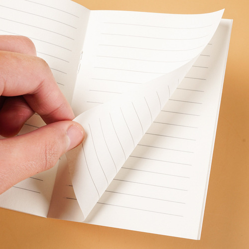 A 64k small notebook, portable, minimalist, fresh and cute memo book, small carrying pocket, kindergarten and elementary school student prize