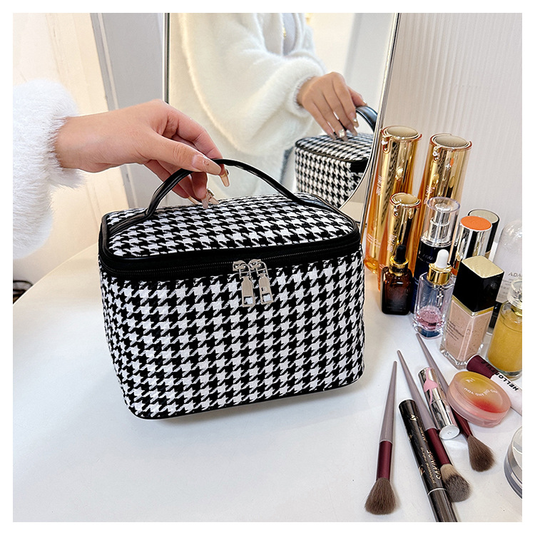 2024 neue Große Kapazität Qianniao Grid Business Reise Make-Up Lagerung Tragbare Hand gehalten Toiletten Tasche_voghion.com