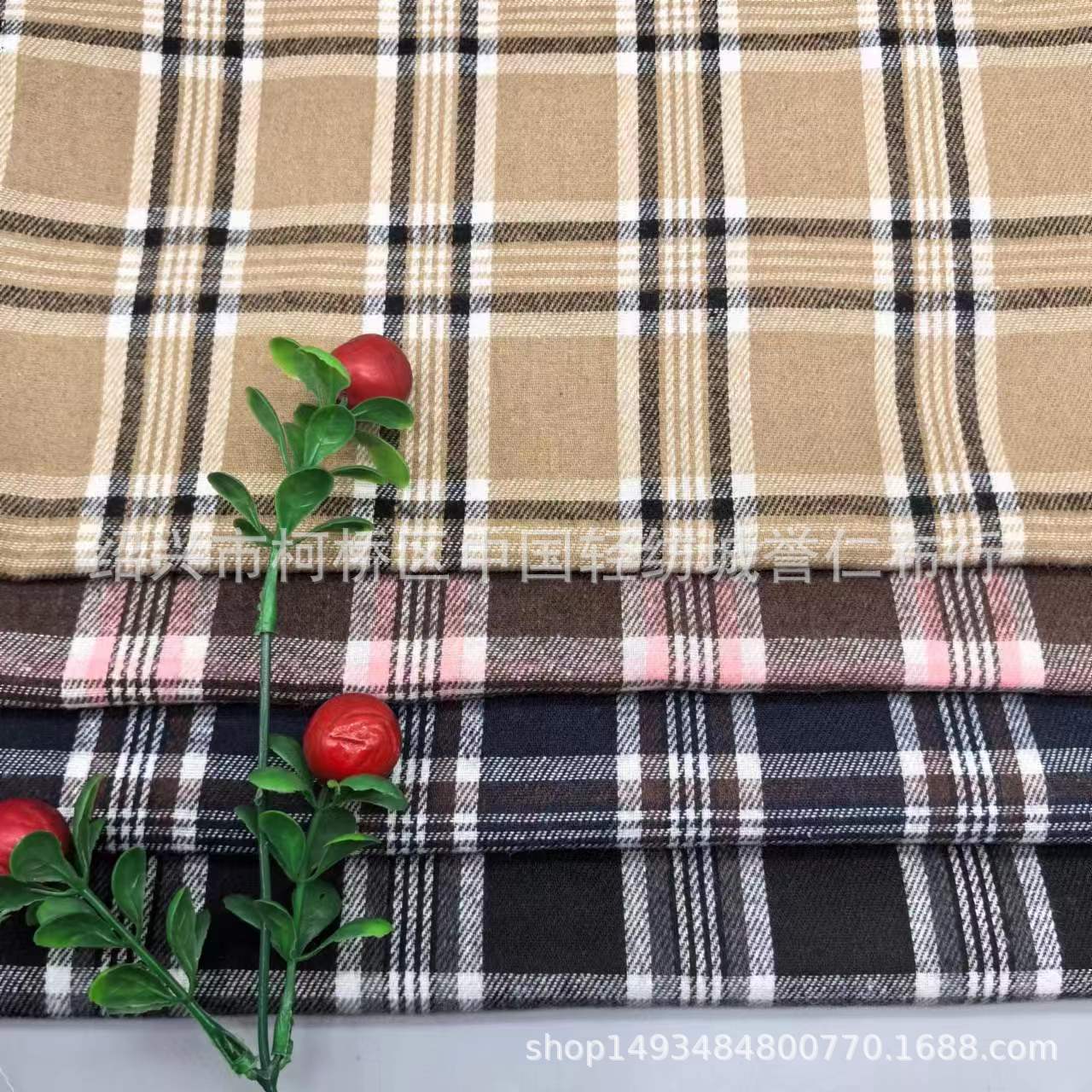 新款法兰绒秋冬款衬衫布料涤棉21支色织斜纹磨毛格子布玩具装饰布