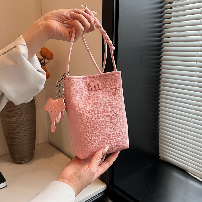 Solid Color All-match PU Texture Shoulder Bag Simple Niche Women's Bag Fashion High-end Mobile Phone Bag Crossbody Bag Women's New Arrival Solid Color All-match PU Texture Shoulder Bag Simple Niche Women's Bag Fashion High-end Mobile Phone Bag Crossbody Bag Women's New Arrival