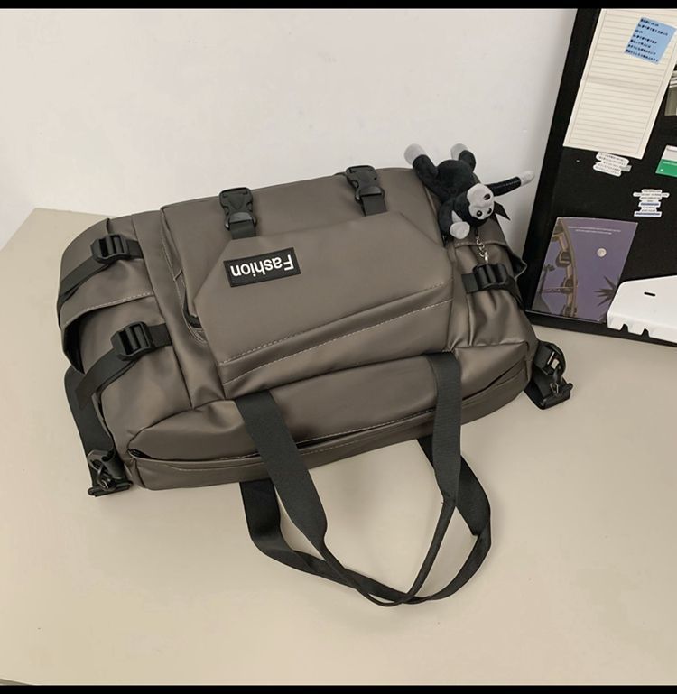 Travel bag with wet/dry separation, large capacity
