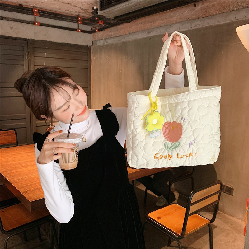 112291 Fresh and delicate quilted embroidered tote bag, a canvas bag for female students' classes, a simple and artistic shopping bag undefined