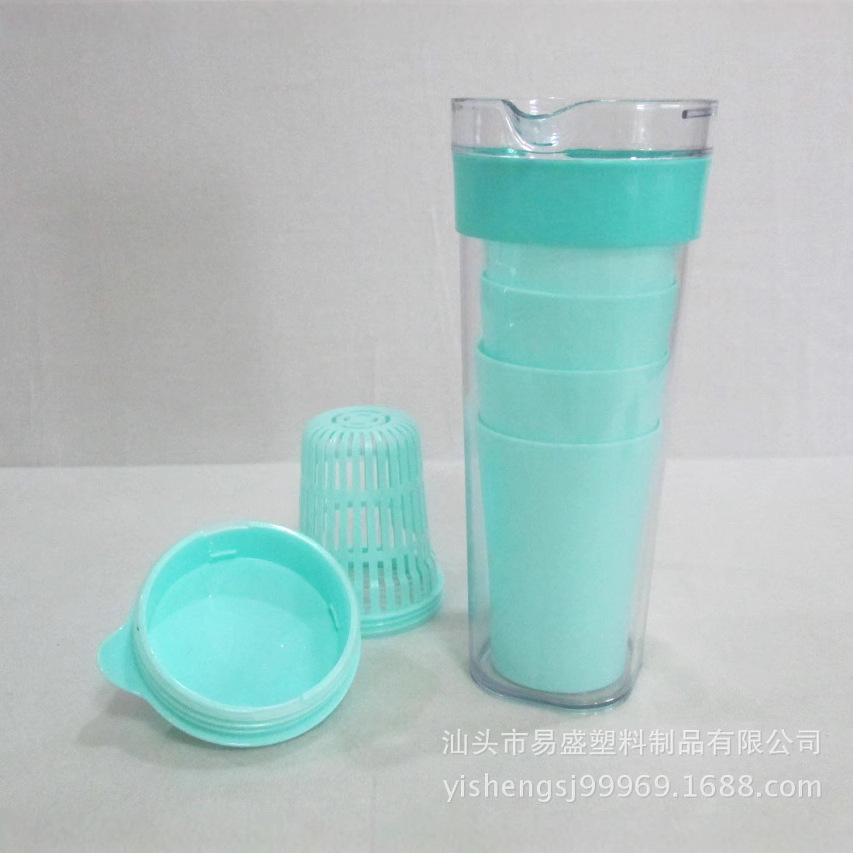 Suministro directo de fábrica sellado plástico con colador botella de agua fría del hogar una olla cuatro tazas botella de agua traje imprimible logo