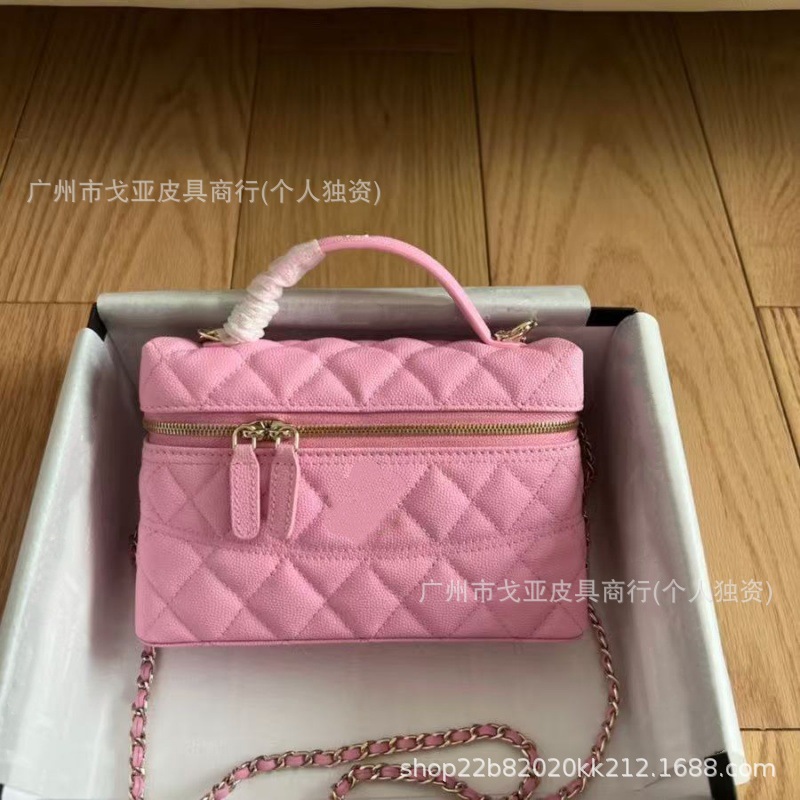 2025 New Luxury Style Quilted Chain Bag Women's Genuine Leather Shoulder Crossbody Bag Versatile Lunch Box Bag Evening Bag Handbag - Thumbnail 4