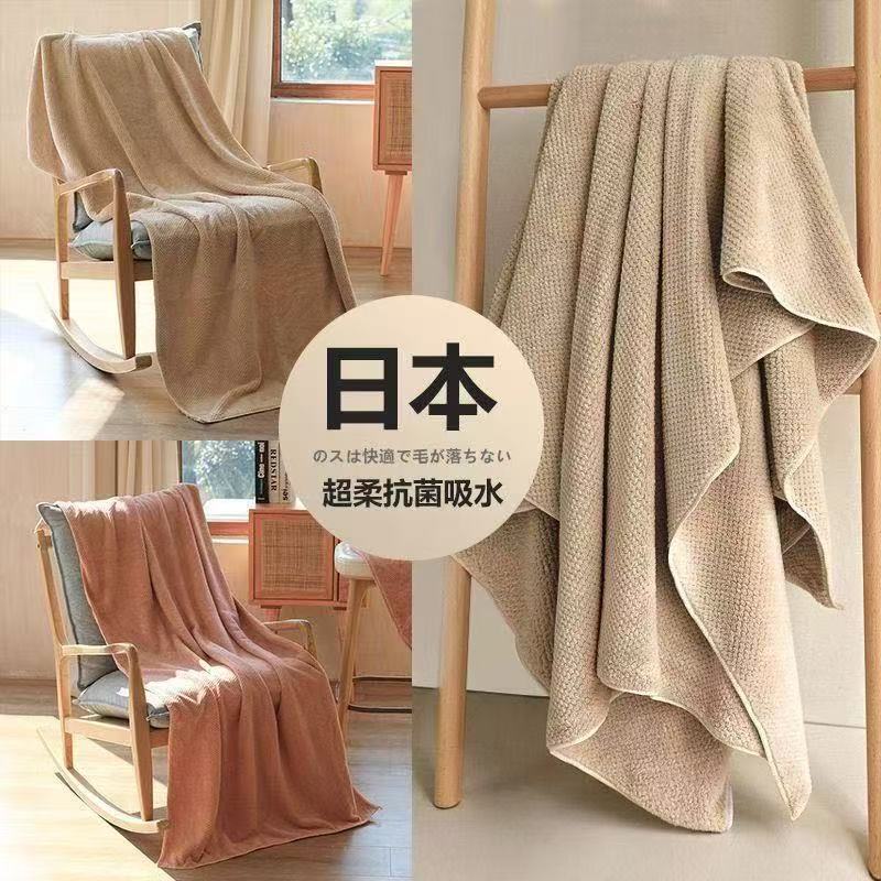 Extra-thick pineapple grid absorbent coral fleece bath towel, soft and skin-friendly, quick-drying, suitable for both men and women Extra-thick pineapple grid absorbent coral fleece bath towel, soft and skin-friendly, quick-drying, suitable for both men and women