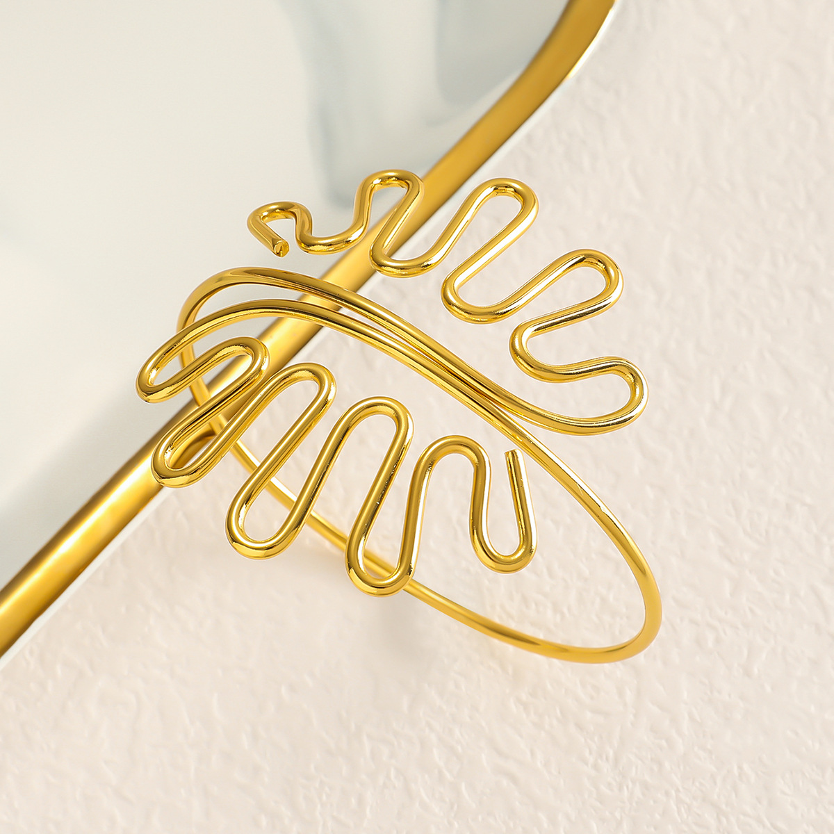 36g Weight arm bracelet Classification 1 Piece Quantity Daily Occasion Alloy Material Round, Curve, Leaves Pattern All Seasons Season Women's Gender Simple Style Style Wholesale Jewelry Simple Style Round Curve Leaves Alloy Arm Bracelet 1
