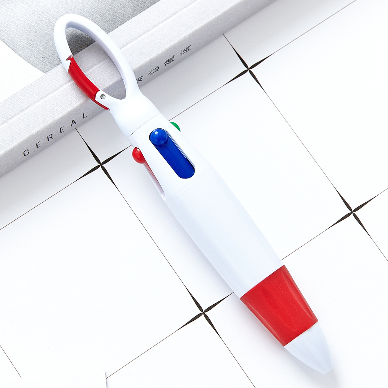 Botón de montaña de cuatro colores pulsar bolígrafo de plástico portátil bolígrafo de bolsillo se puede imprimir logotipo publicitario bolígrafo de regalo