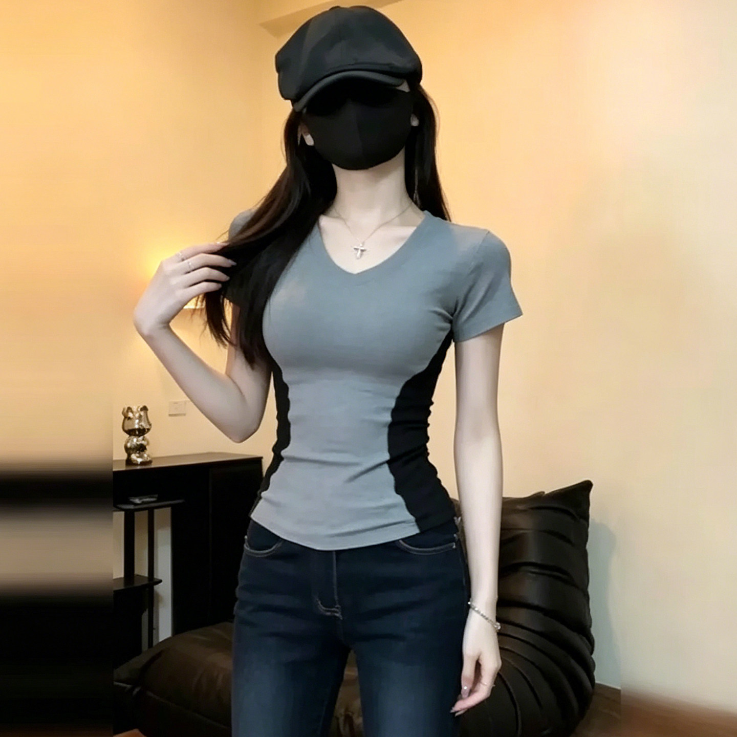 Áo thun nữ cổ chữ V bó sát tay ngắn phối màu tương phản — màu đen chi tiết 6