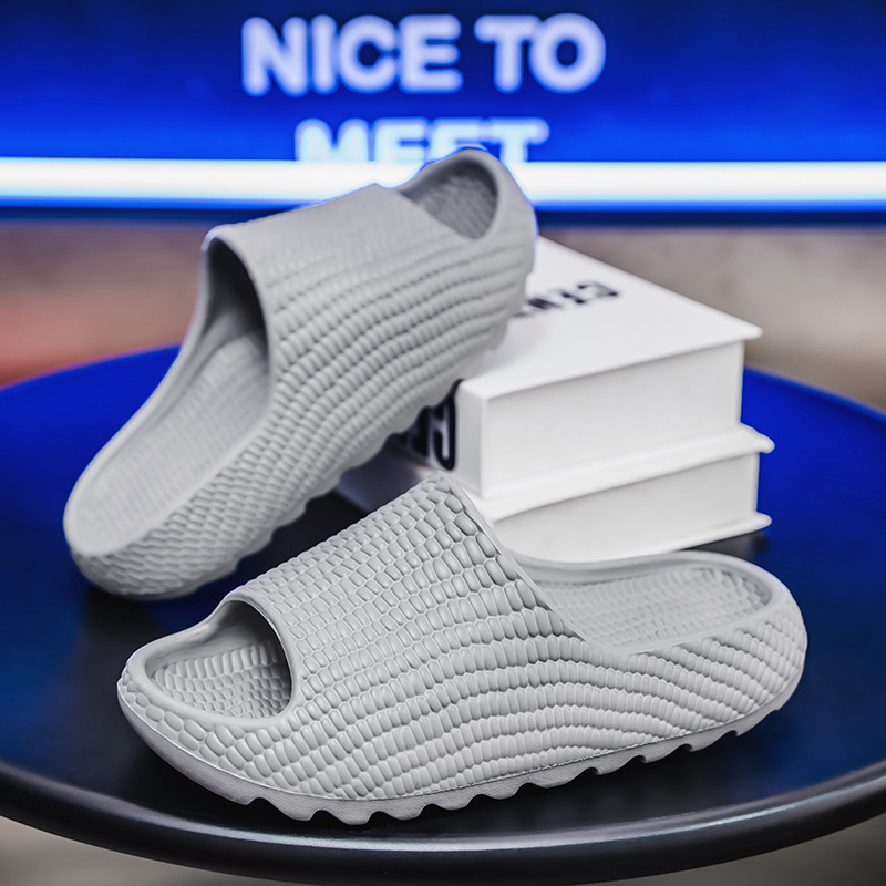Zapatillas exteriores de suela gruesa para mujer 2025 nuevo estilo eva interior hogar antideslizante aumento baño sandalias y zapatillas de suela blanda para hombre
