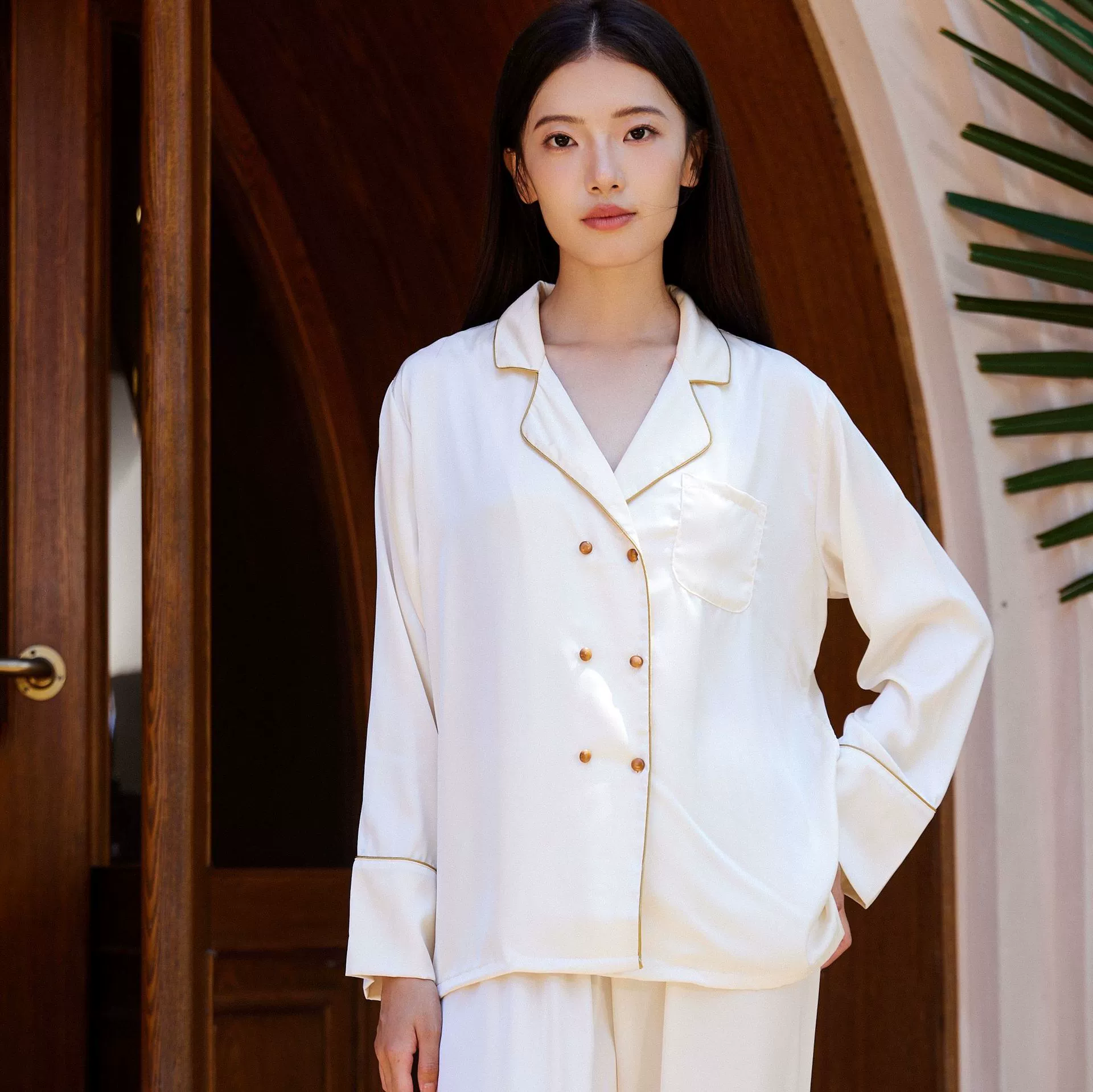 Корейский ветер премиум ледяной шелк с длинными рукавами пижамы женская весна осень 2024 новая мода повседневные брюки пара домашняя одежда