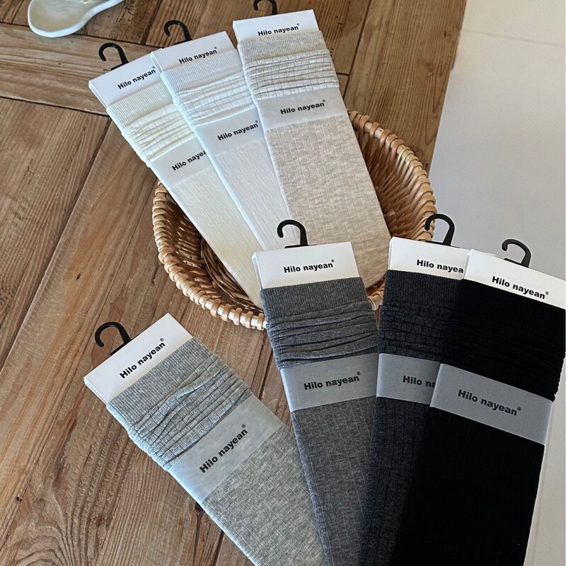 Nanye spring and summer new products can be pulled to the middle of the calf of a pair of wide striped tube transparent socks Nanye spring and summer new products can be pulled to the middle of the calf of a pair of wide striped tube transparent socks