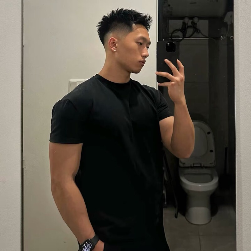 Light Weight new men's short-sleeve T-shirt with fitted cuffs, straight shoulders, American-style small neckline, heavyweight fabric, accentuates muscle definition and fitness Light Weight new men's short-sleeve T-shirt with fitted cuffs, straight shoulders, American-style small neckline, heavyweight fabric, accentuates muscle definition and fitness