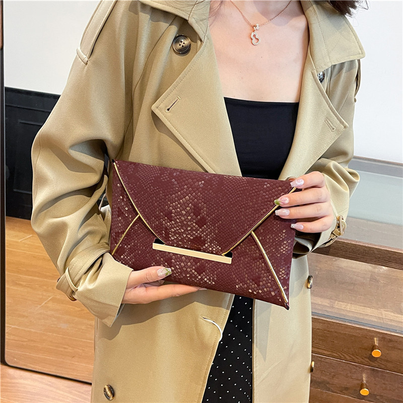 2025 bolsas de mano personales de moda simple bolsas de sobres de estilo exterior