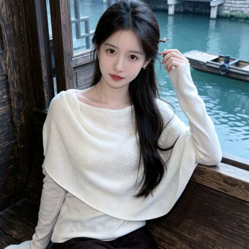This uniquely stylish and beautiful cape-style knit sweater is perfect for petite figures, creating a chic and fashionable look. It’s a great outfit for autumn 2026 This uniquely stylish and beautiful cape-style knit sweater is perfect for petite figures, creating a chic and fashionable look. It’s a great outfit for autumn 2026