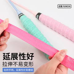 バドミントンラケットの手ゴムテニスラケットの穴を開けて通気します。
