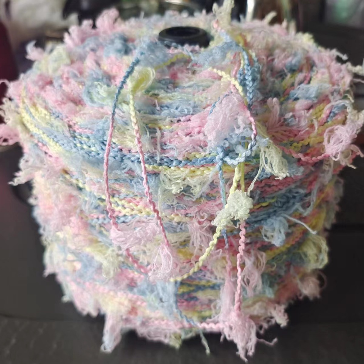 大马尾纱  工厂供应大马尾纱三叶马尾纱低弹马尾纱等各类花式纱