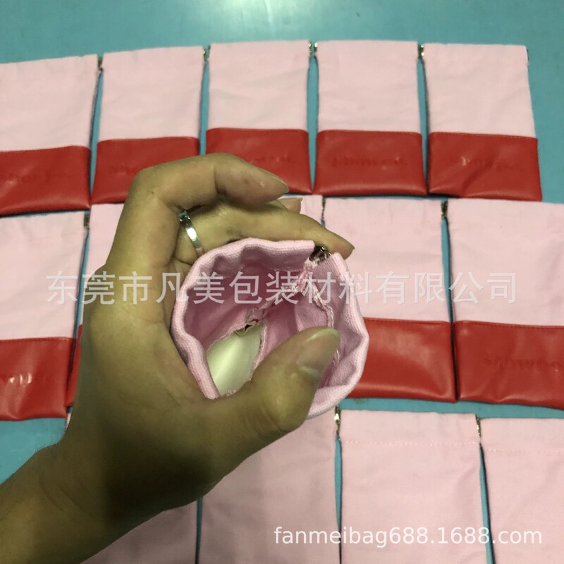 Factory direct elastic Pu shrapnel closed earphone storage bag waterproof moisture-proof convenient storage earplug bag can be made