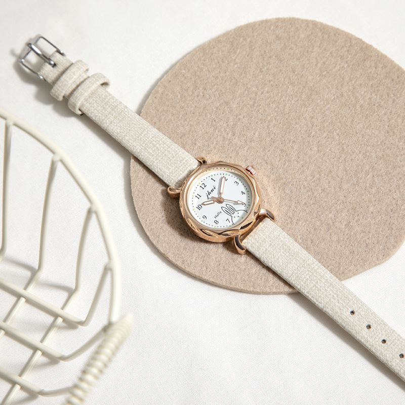Small dial, diamond-shaped, cute rabbit design, suitable for middle and high school students, Instagram style, elegant women's wristwatch.