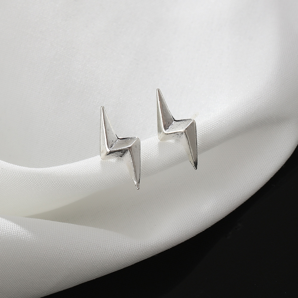 Korean version of simple lightning stud male ins cold Street tide cool niche design three-dimensional texture men's earring