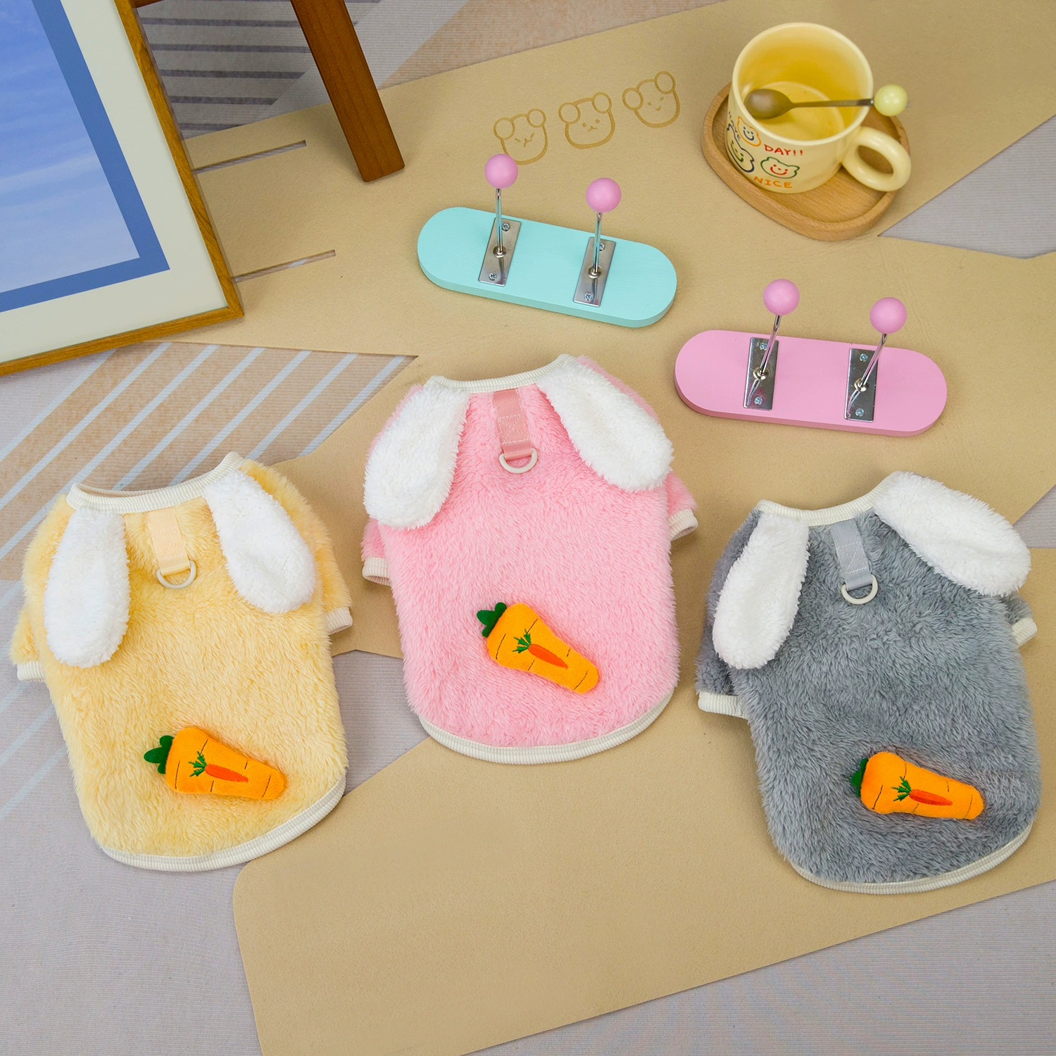 Домашние собаки Одежда для собак Домашние животные Редька Флис Одежда для домашних собак Одежда для собак осень-зима Новый 24 большой белый кролик двуногий флис