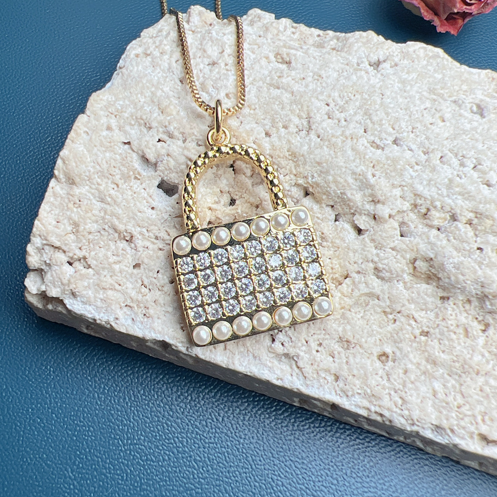 1 Piece Quantity Simple Style Geometric Heart Shape Lock Copper Artificial Pearls Zircon Pendant Necklace In Bulk