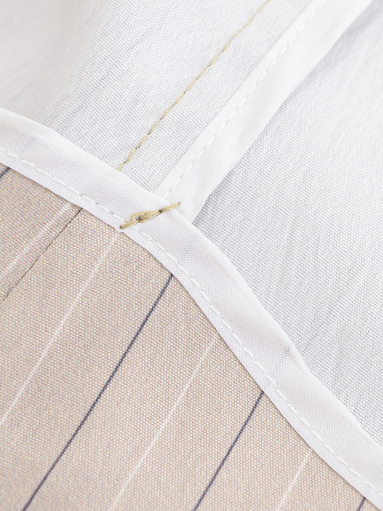 Ensemble deux pièces sexy GraceChic Cross-Border, composé d'un blazer rayé à nœud papillon et d'un short trapèze, idéal pour l'été._voghion.com