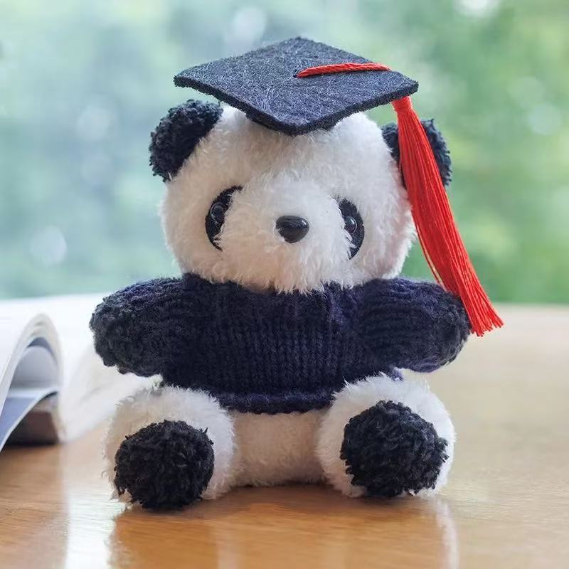 Cute panda gigante muñeca colgante logotipo impreso regalo de graduación sombrero médico panda muñeca evento regalo de promoción