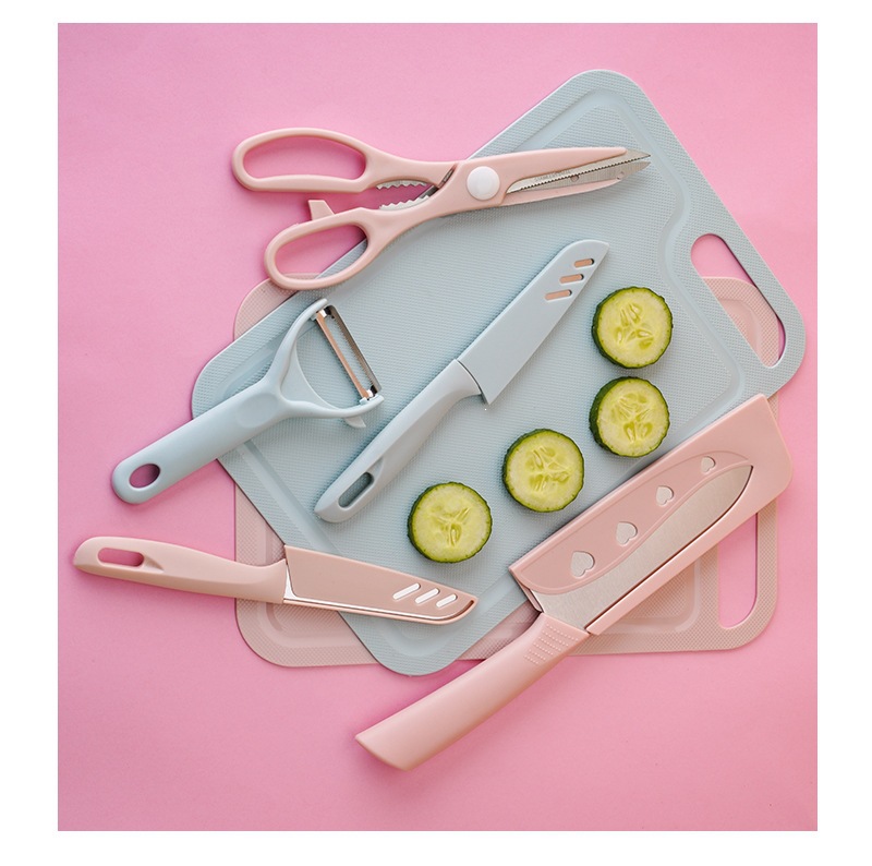 Portable Cutting Board Set 5 Piece Food Grade Plastic Chopping Boards with Stainless Steel Knives for Baby Food and Travel in use