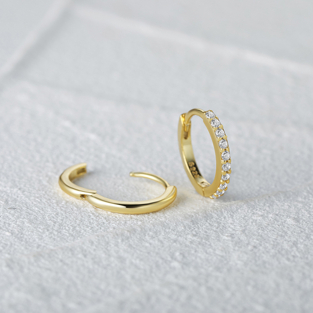 Nueva moda europea y americana simple ins estilo s925 plata esterlina asimétrica diamante incrustado pendientes clásicos oreja hebilla pendientes